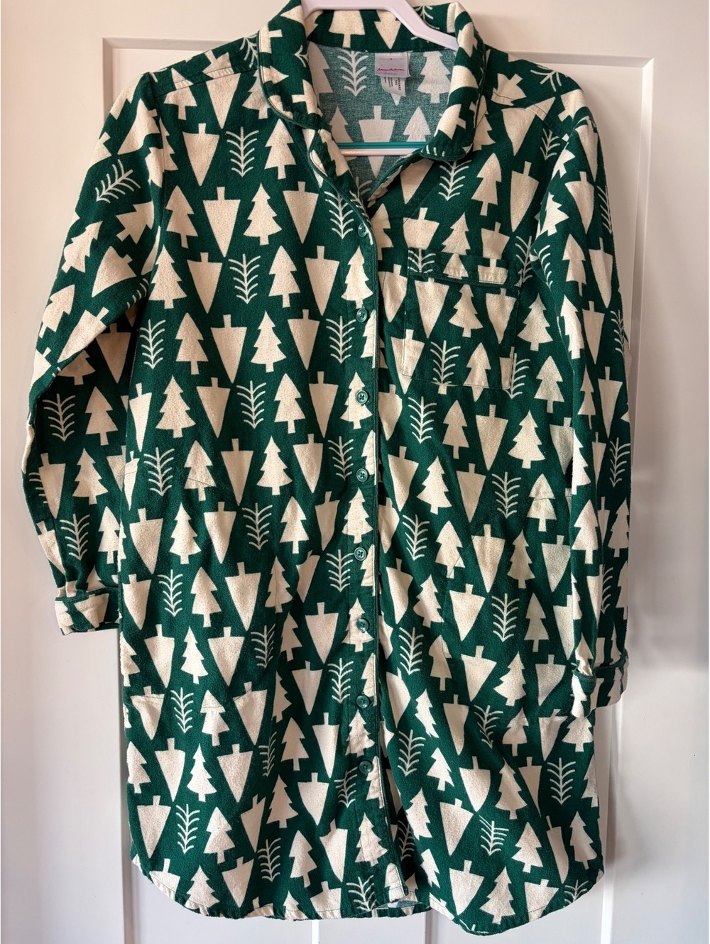 Hanna Andersson Pine Tree Flannel Nightshirt — Green, Size S